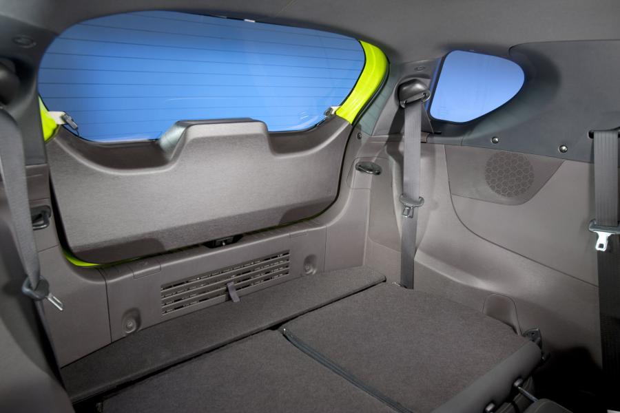 Багажник Scion iQ Concept 2009 года  (фото 18 из 91)